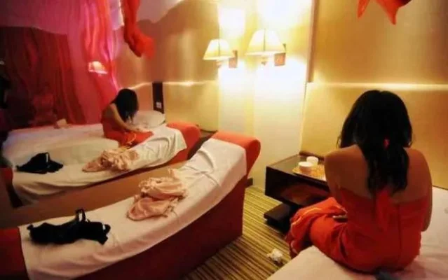 沙漠风暴服务解析：揭秘洗浴中心不正当行业与男女亲密体验